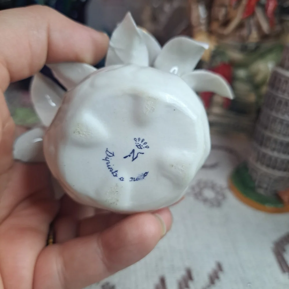 Decorative Capodimonte Italian Ceramic Flower Figurine in White, Blue and Gold - Picture 2 of 2